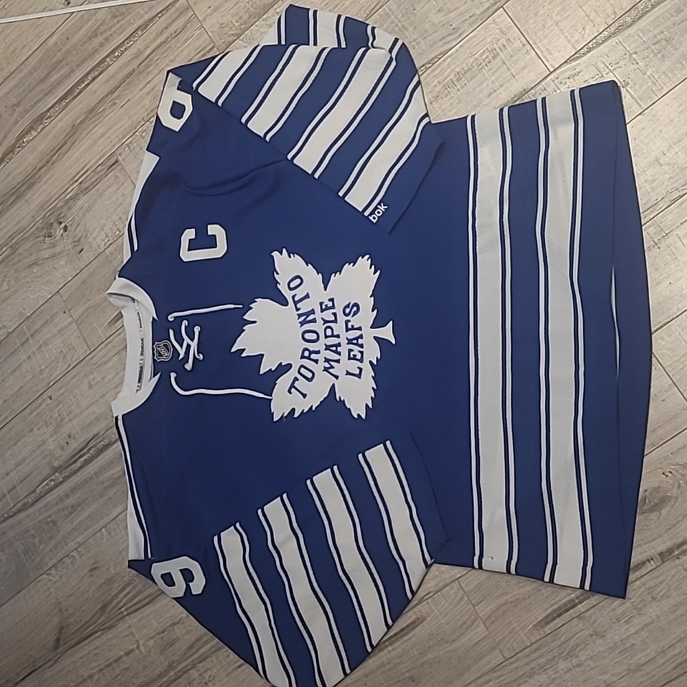 DOUG GILMOUR TORONTO MAPLE LEAFS REEBOK JERSEY